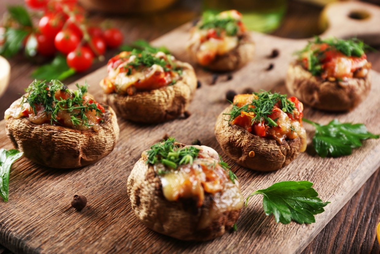 Фаршированные шампиньоны с овощами и зеленью Фаршированные шампиньоны с овощами и зеленью