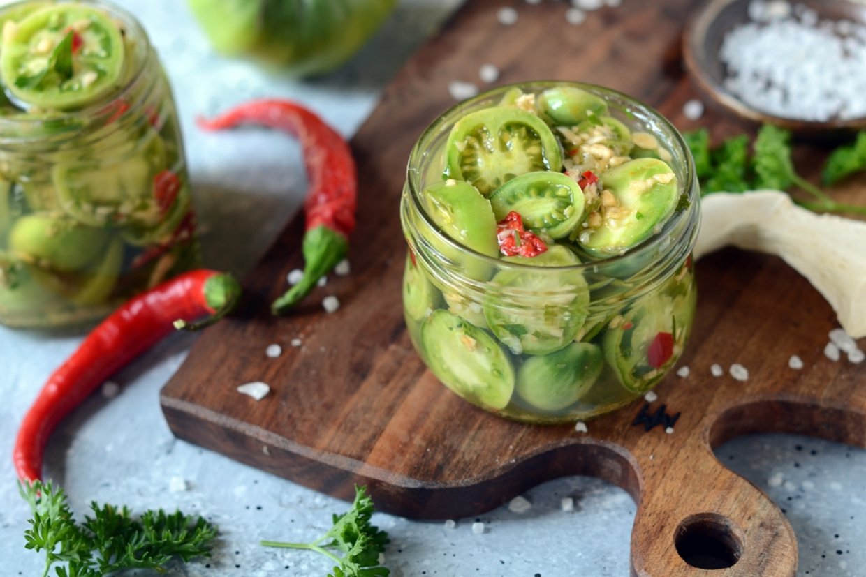 Маринованные зеленые помидоры за ночь Маринованные зеленые помидоры за ночь