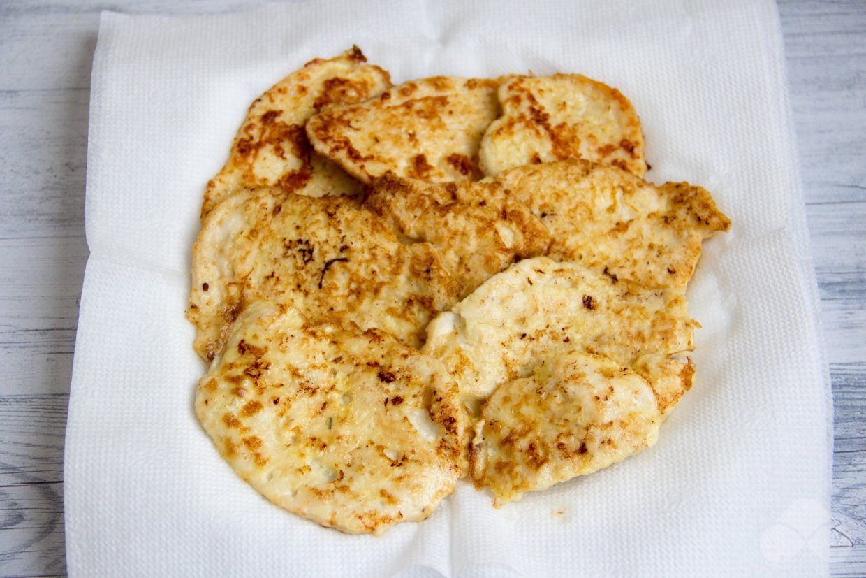 Нежные отбивные из куриной грудки – фото приготовления рецепта, шаг 6