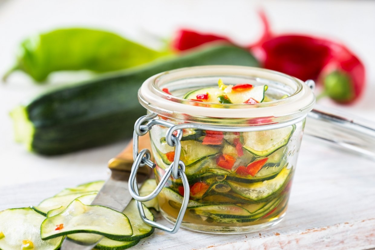 Маринованные цукини кружочками с чили Маринованные цукини кружочками с чили