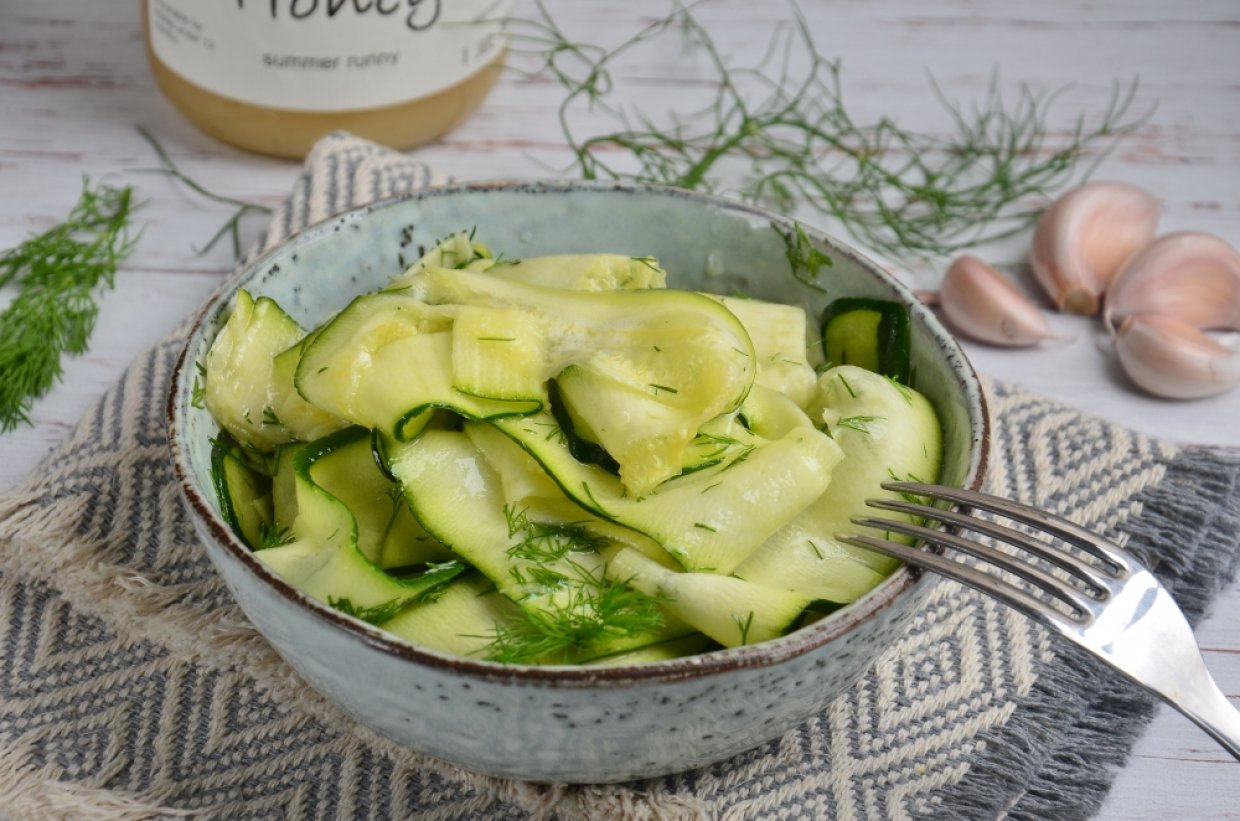 Маринованные кабачки с зеленью и медом Маринованные кабачки с зеленью и медом