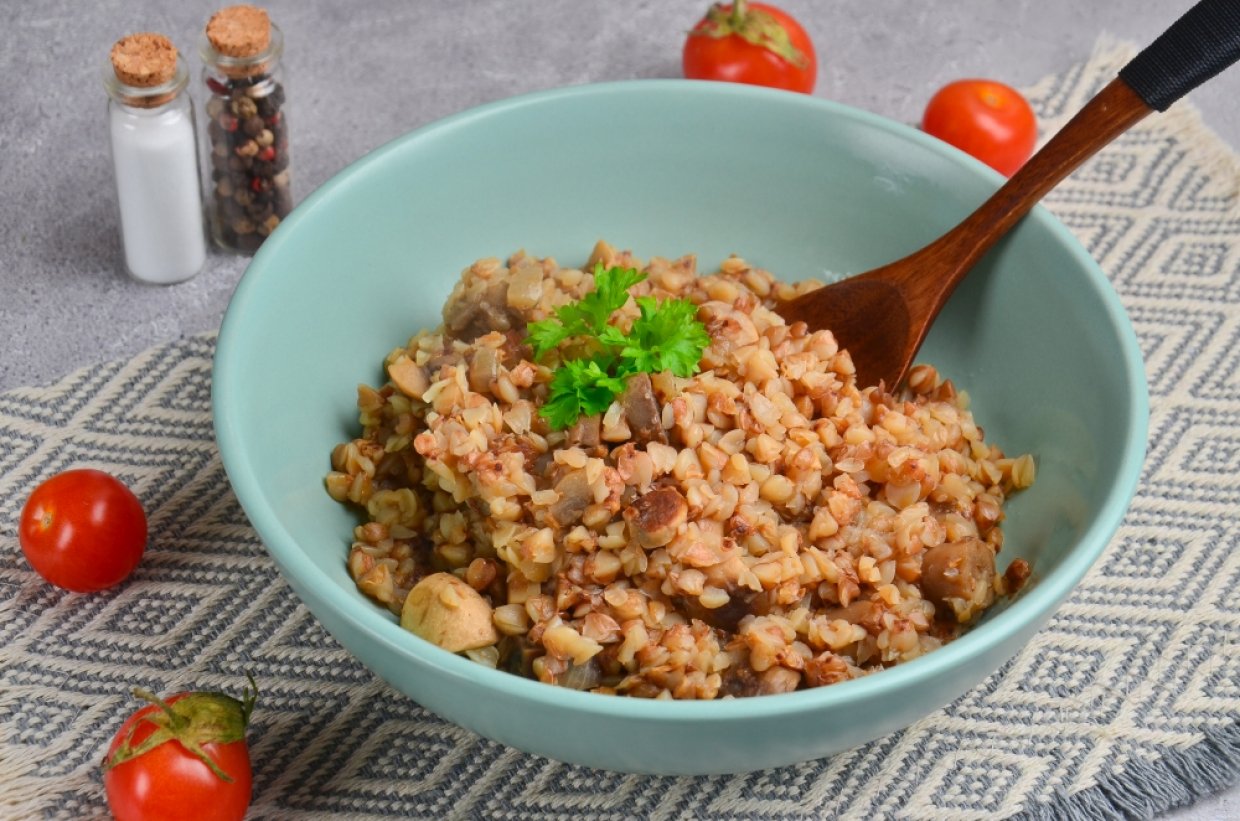 Гречневая каша с шампиньонами Гречневая каша с шампиньонами
