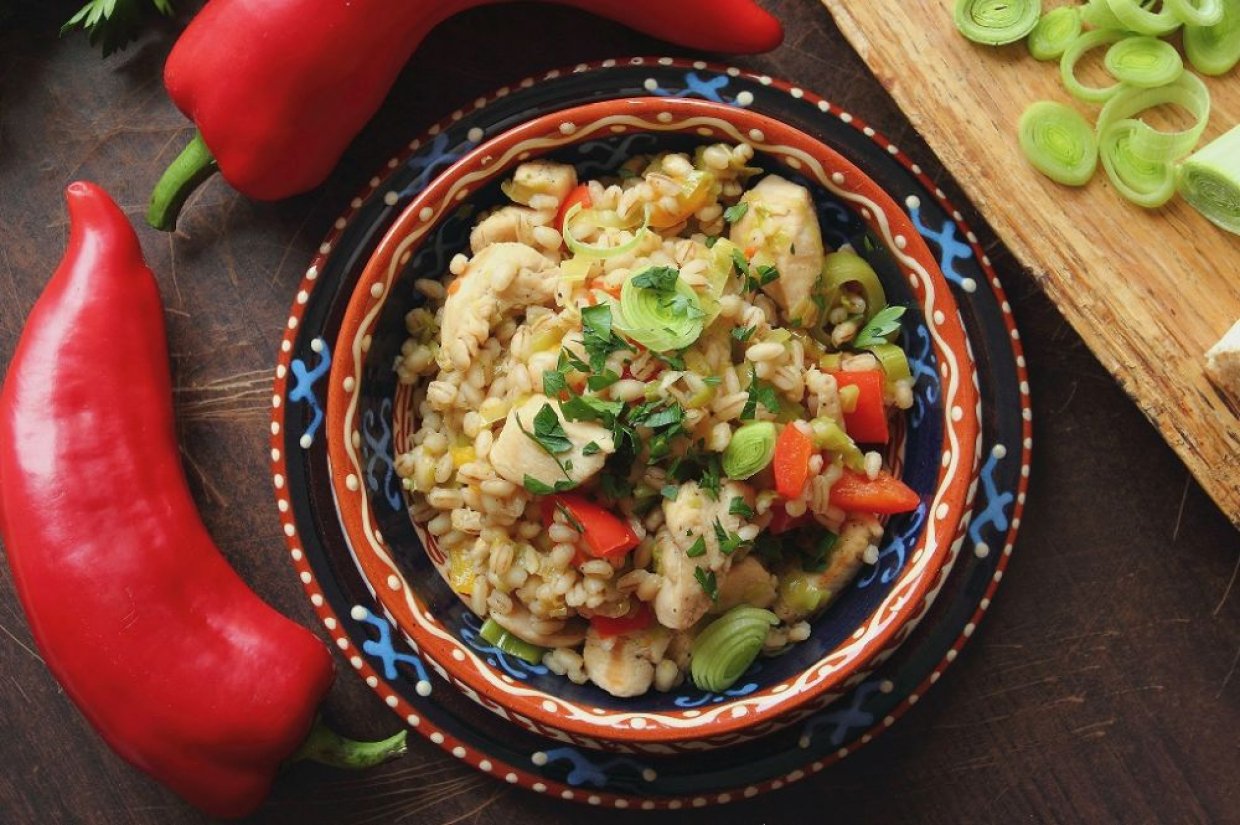 Перловая каша с курицей и овощами Перловая каша с курицей и овощами