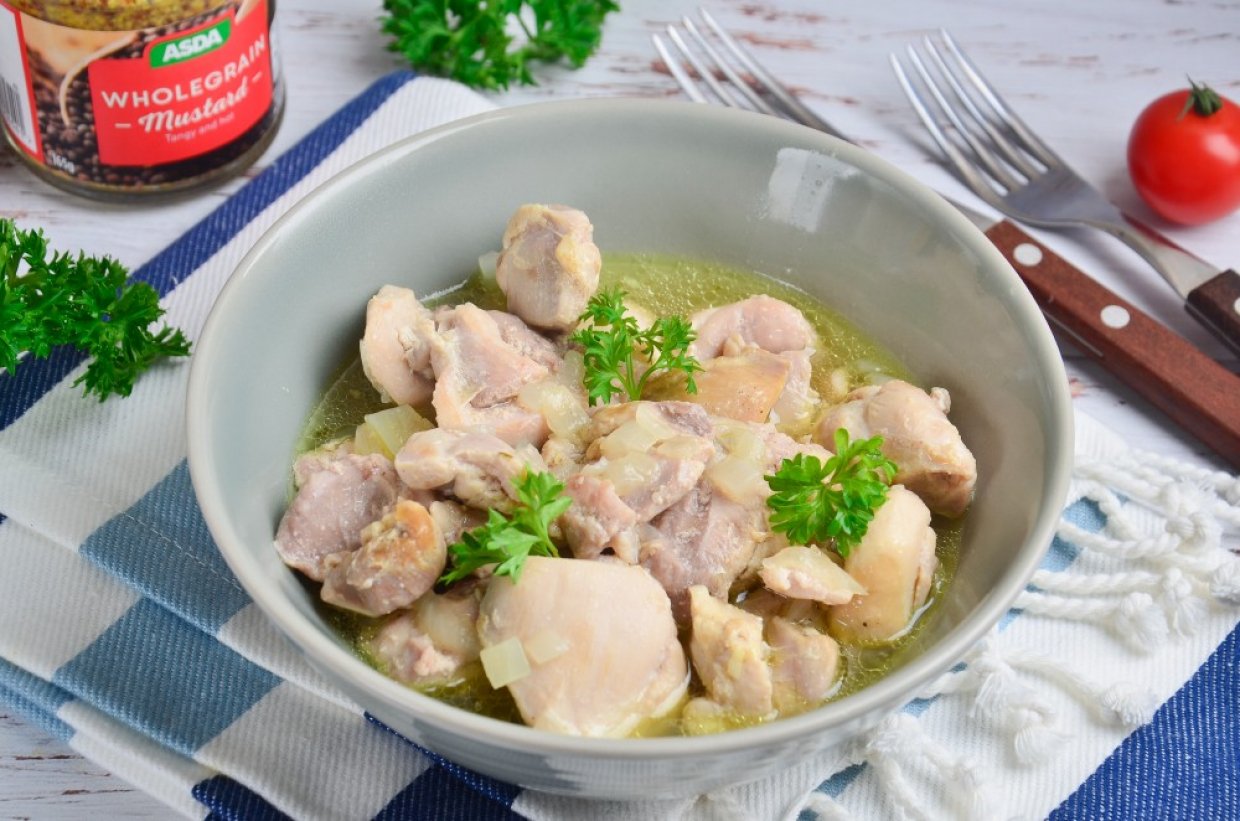 Тушеная курица в мультиварке Тушеная курица в мультиварке