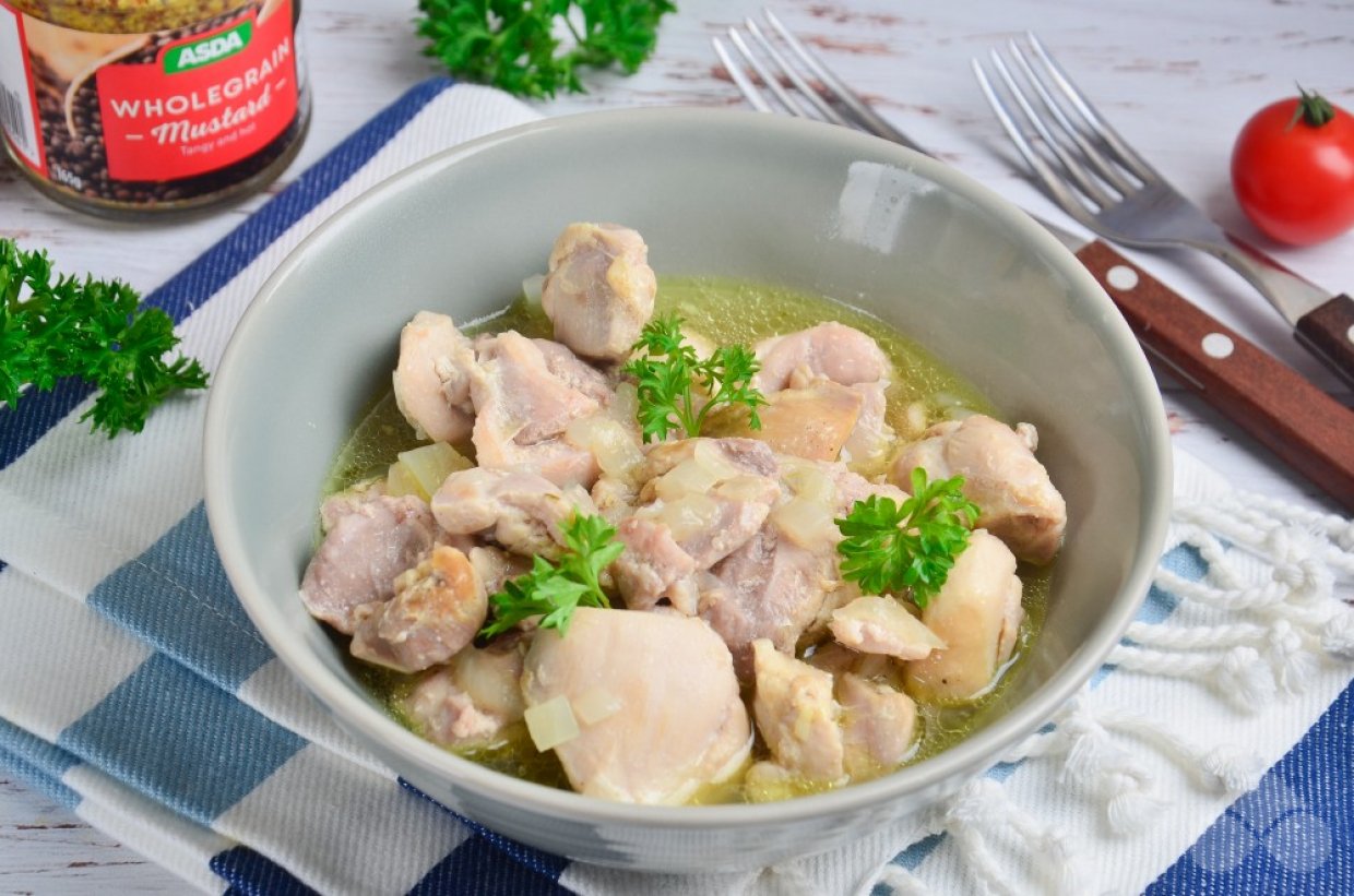 Тушеная курица в мультиварке Тушеная курица в мультиварке