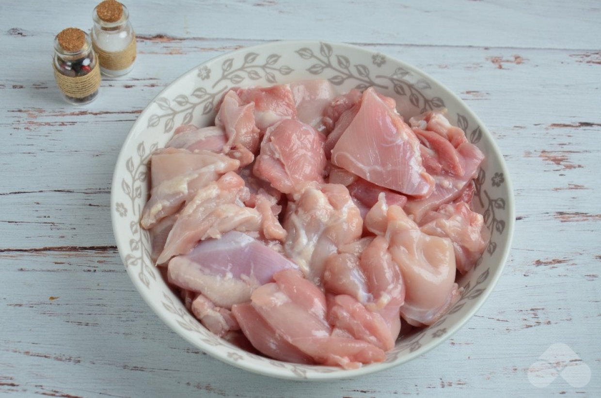 Тушеная курица в мультиварке – фото приготовления рецепта, шаг 1 Тушеная курица в мультиварке – фото приготовления рецепта, шаг 1