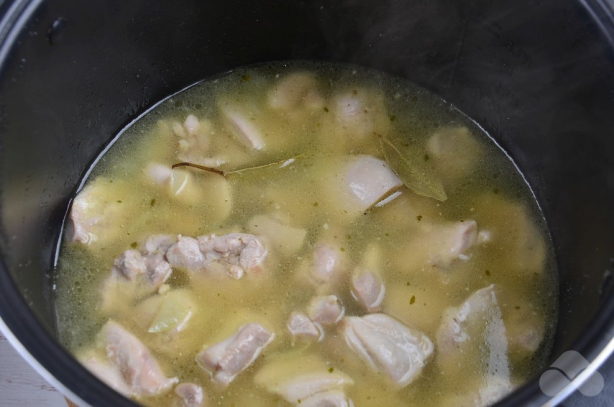 Тушеная курица в мультиварке – фото приготовления рецепта, шаг 5 Тушеная курица в мультиварке – фото приготовления рецепта, шаг 5
