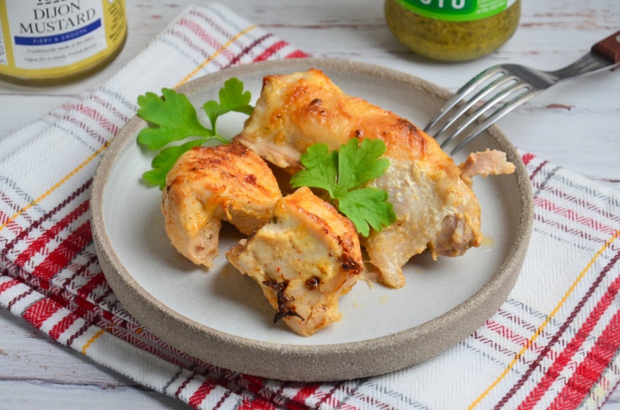 Курица с майонезом и чесноком в духовке Курица с майонезом и чесноком в духовке
