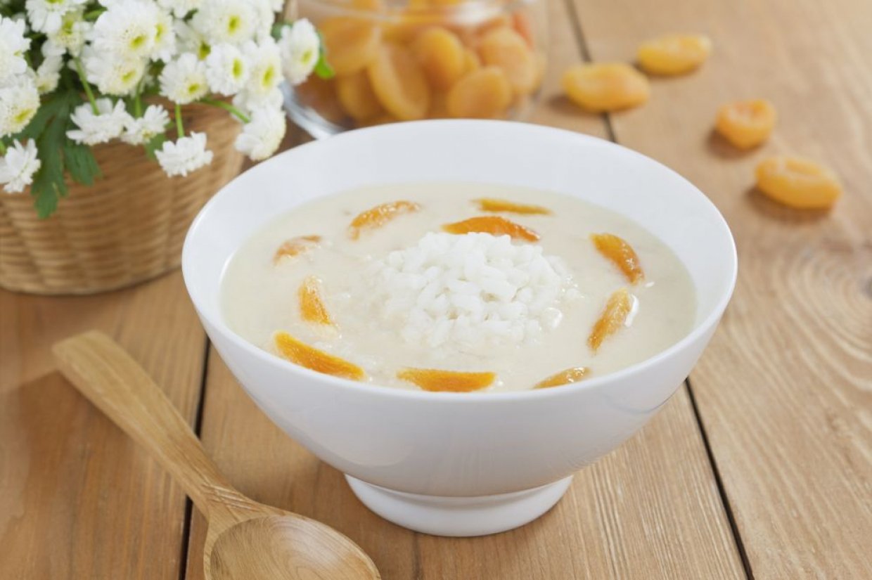 Молочный суп с рисом и курагой Молочный суп с рисом и курагой
