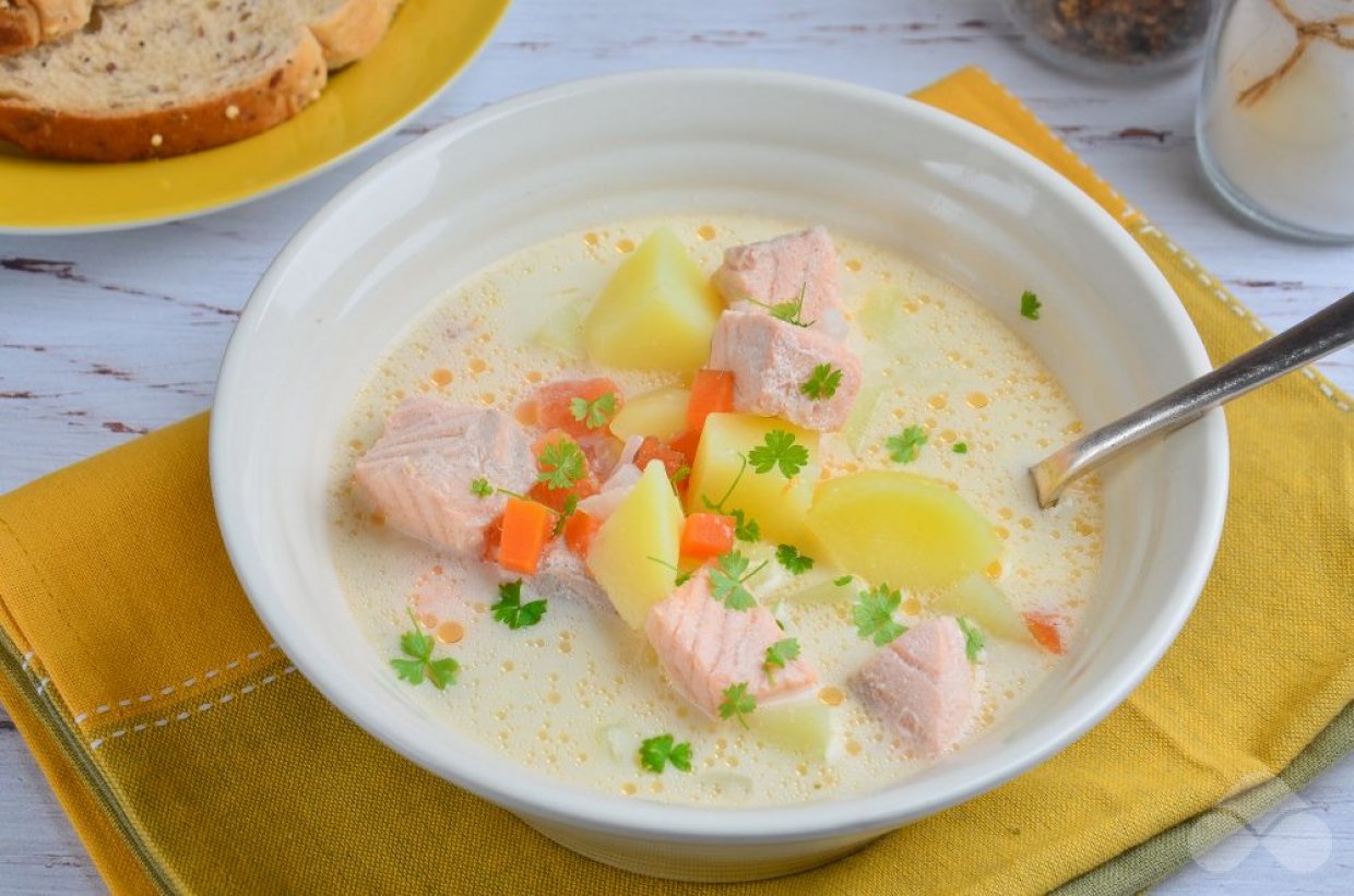 Уха из красной рыбы со сливками