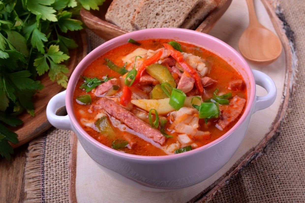 Рассольник с курицей и колбасой Рассольник с курицей и колбасой