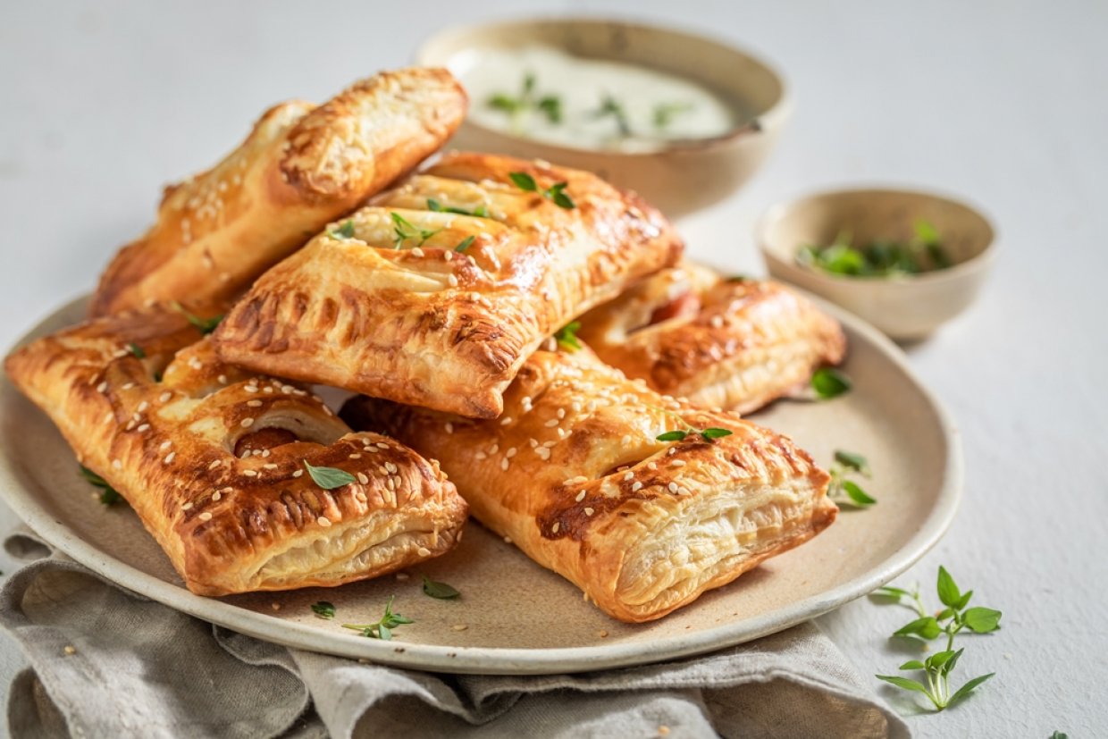 Слойки с сосисками Слойки с сосисками