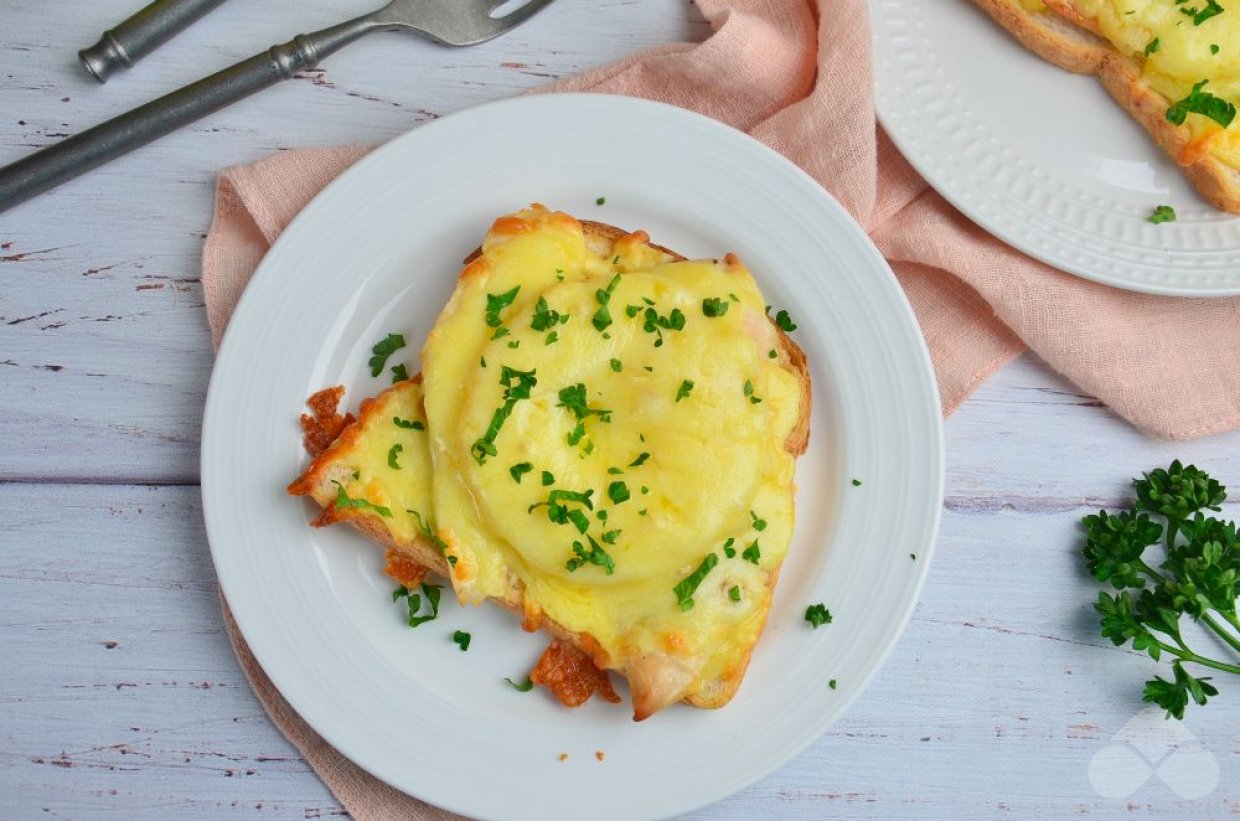 Бутерброды с курицей и ананасом – фото приготовления рецепта, шаг 4 Бутерброды с курицей и ананасом – фото приготовления рецепта, шаг 4