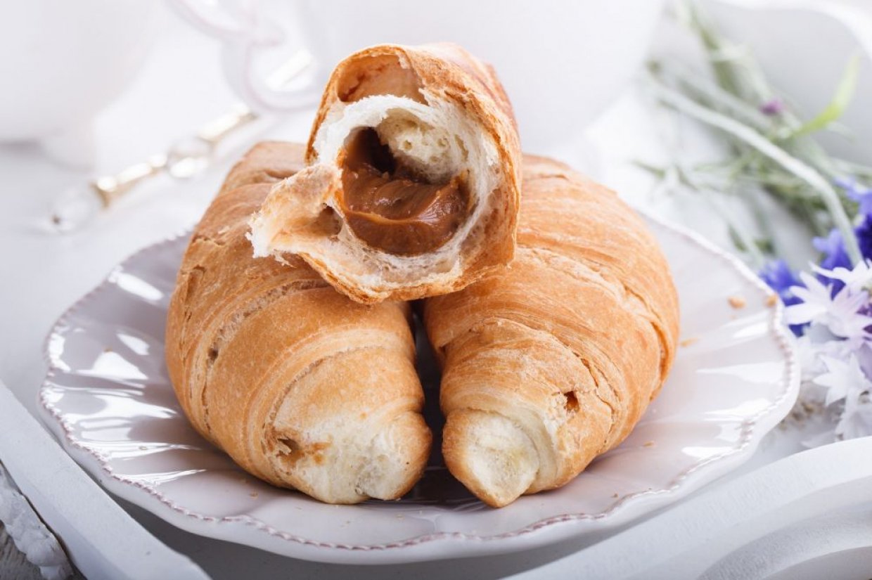 Круассаны с вареной сгущенкой Круассаны с вареной сгущенкой