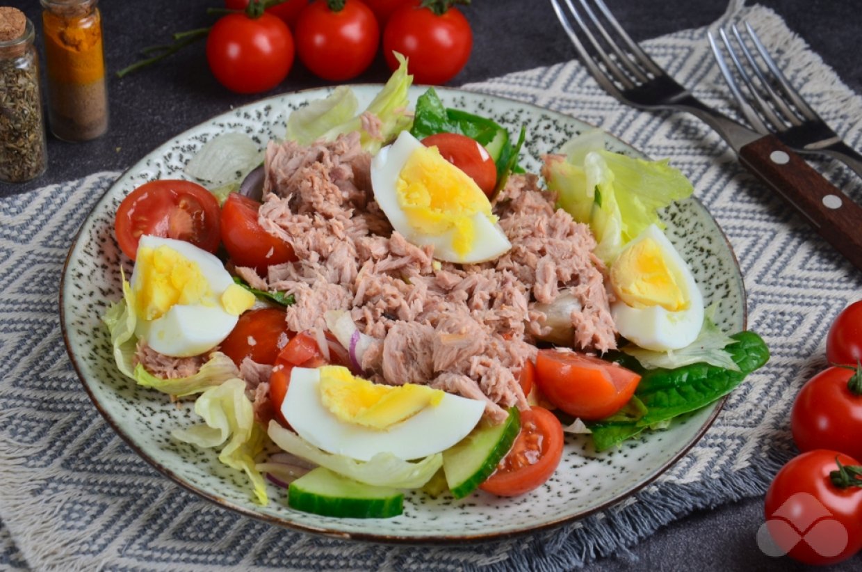 Салат с тунцом и овощами – фото приготовления рецепта, шаг 5