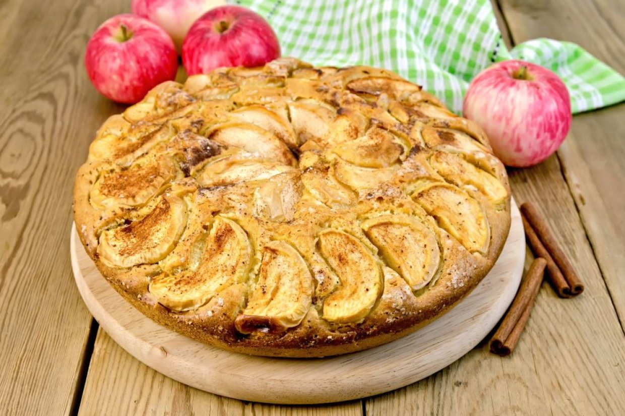 Воздушная шарлотка с яблоками Воздушная шарлотка с яблоками