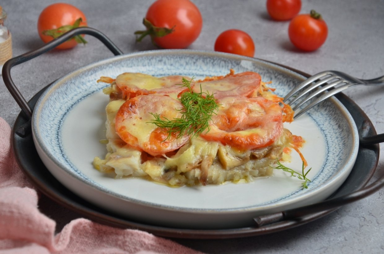 Минтай с грибами, помидорами и сыром в духовке Минтай с грибами, помидорами и сыром в духовке