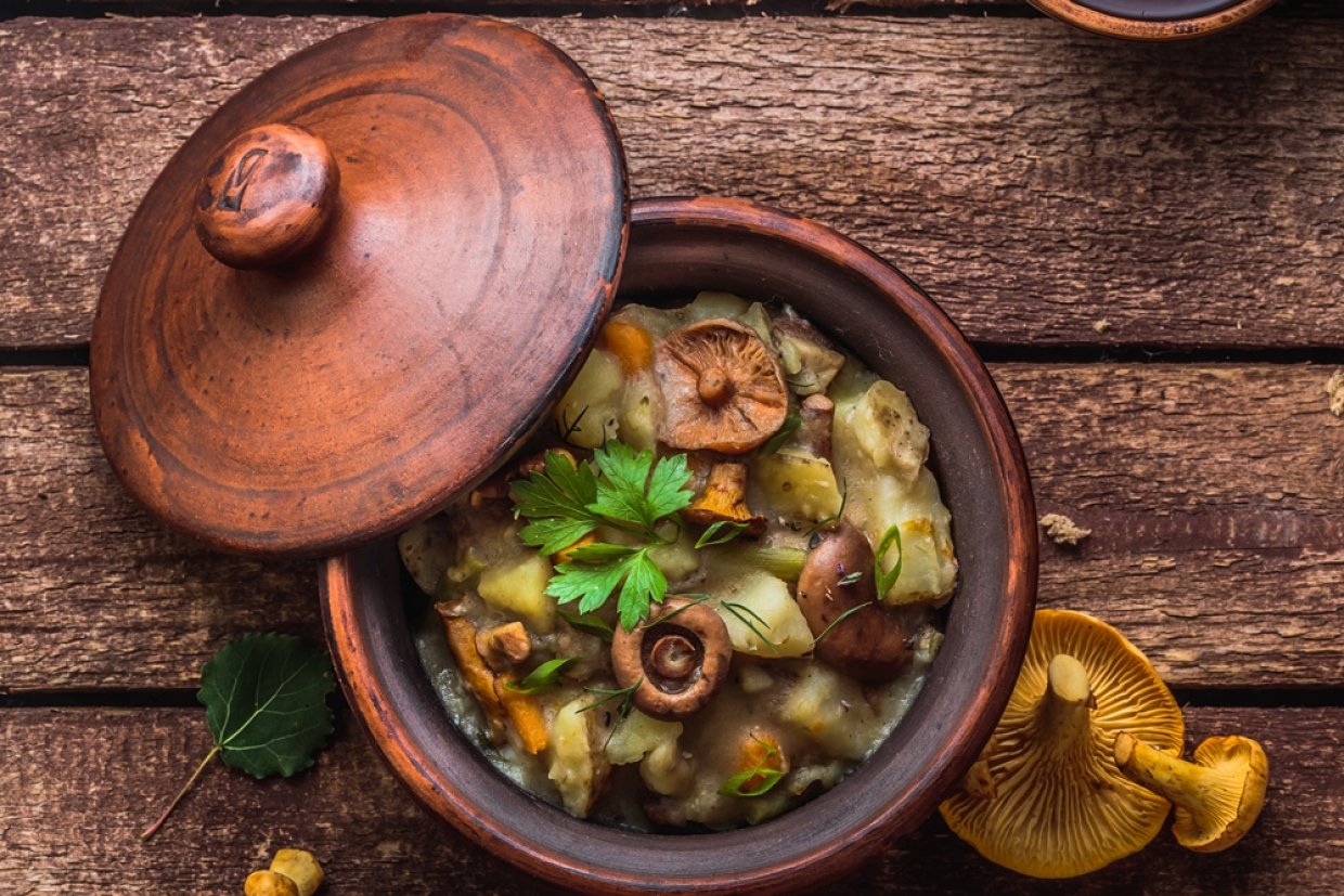 Картофель с лесными грибами в горшочках Картофель с лесными грибами в горшочках