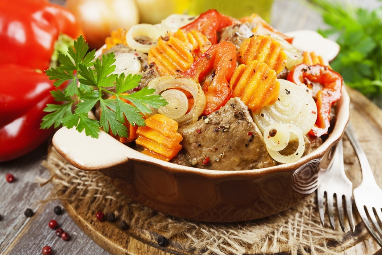 Печень с овощами в горшочках Печень с овощами в горшочках