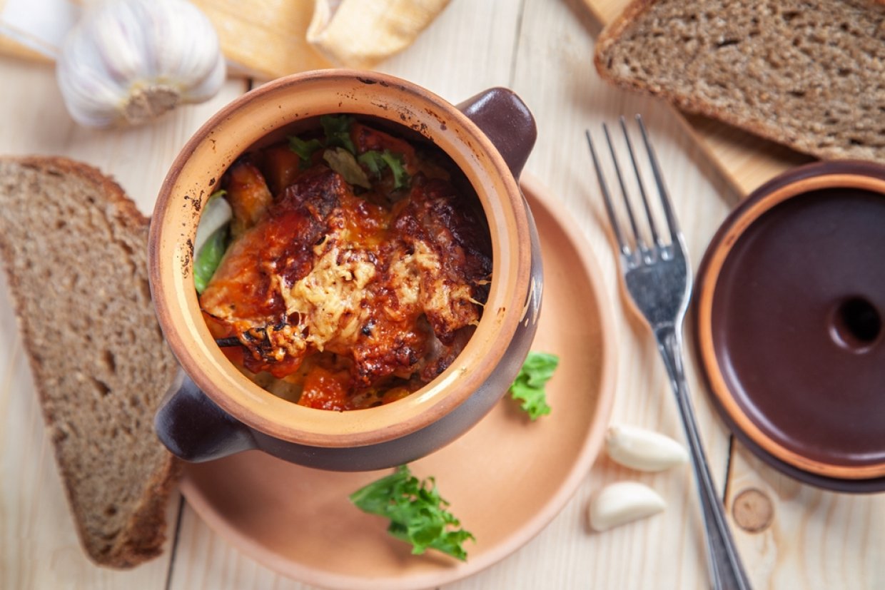 Мясо с овощами и сыром в горшочках Мясо с овощами и сыром в горшочках