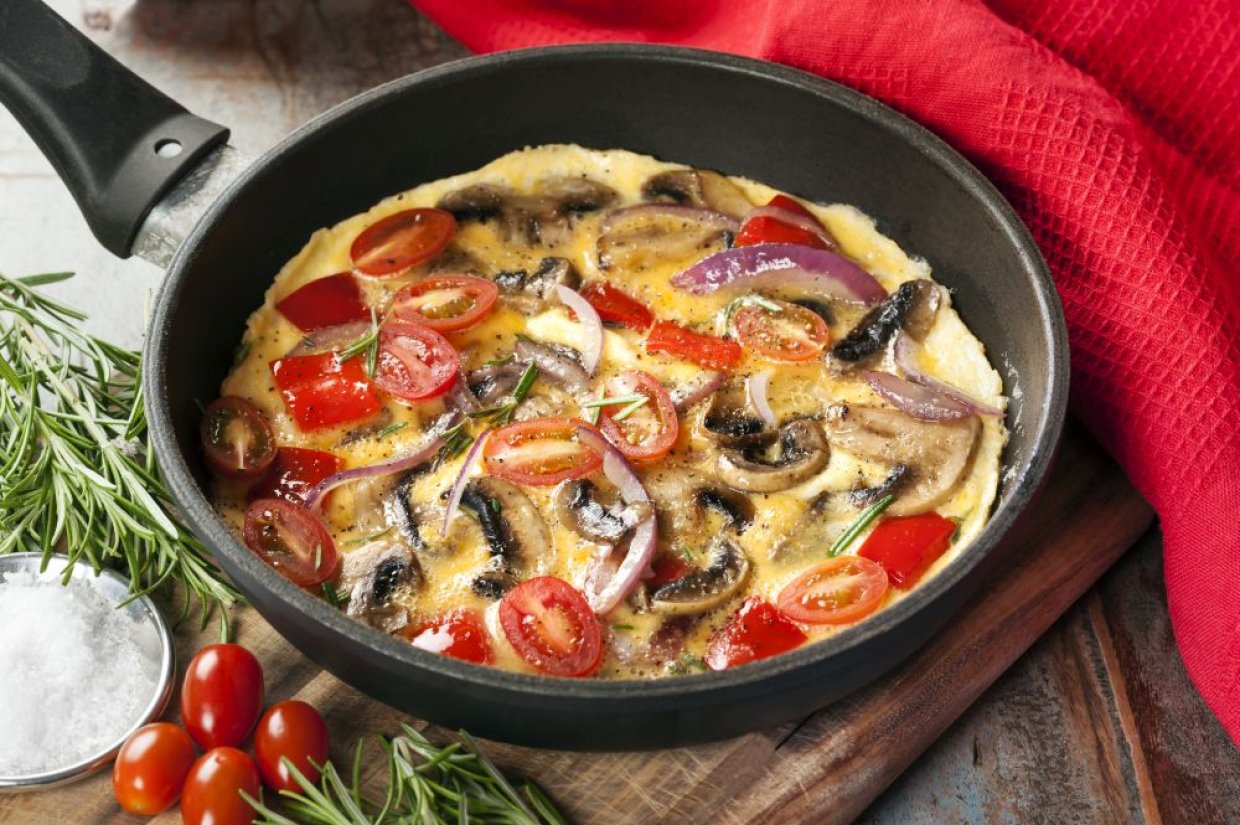 Овощной омлет с шампиньонами Овощной омлет с шампиньонами