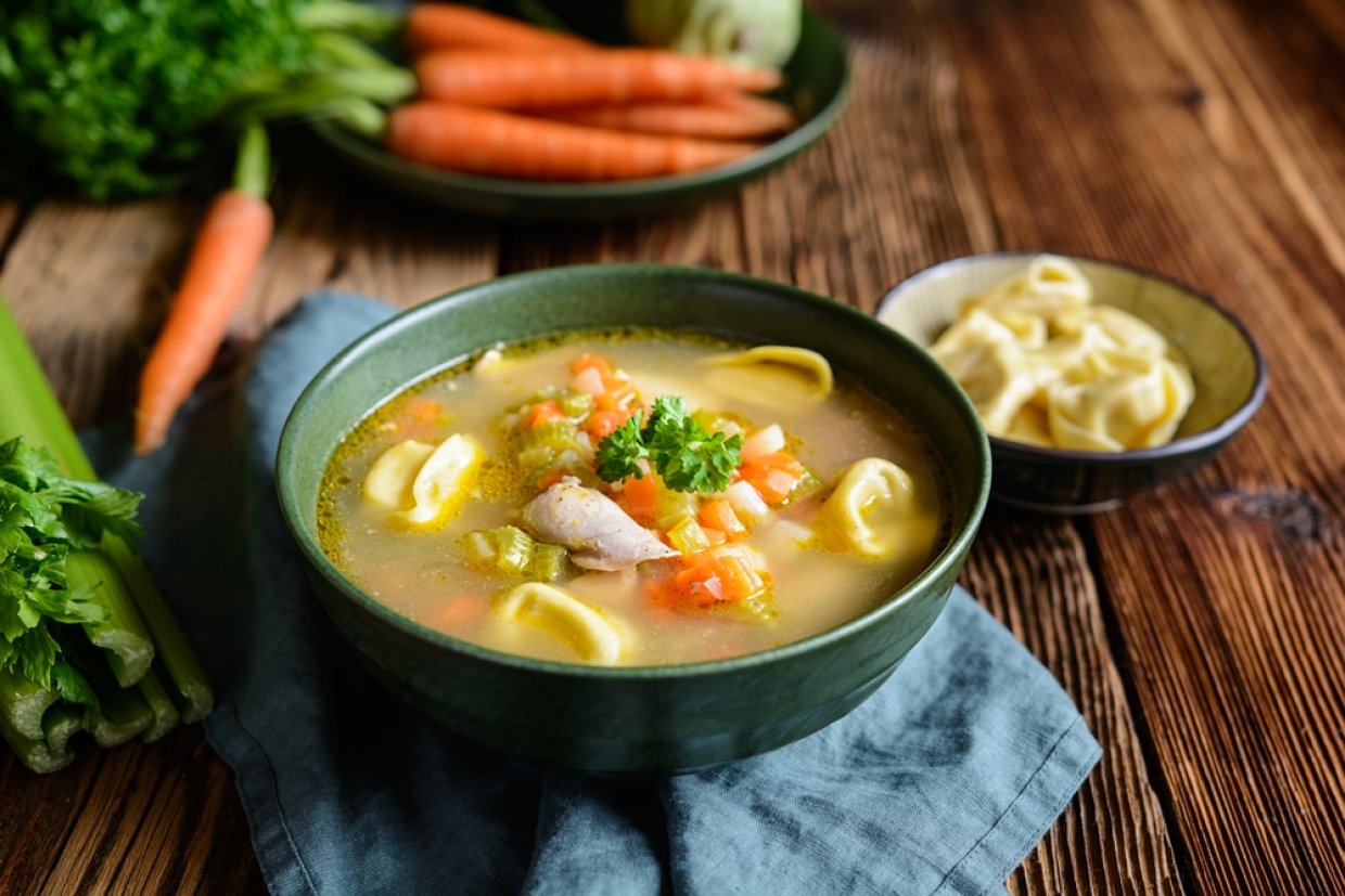 Куриный суп с макаронами и овощами Куриный суп с макаронами и овощами