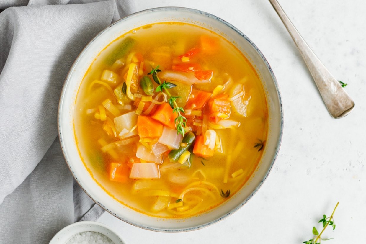 Куриный суп с куркумой и замороженными овощами Куриный суп с куркумой и замороженными овощами