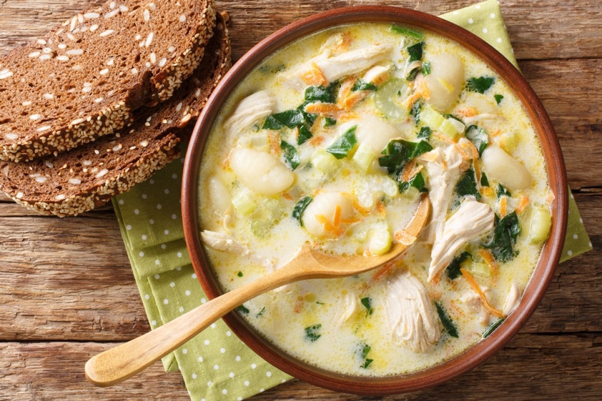 Куриный суп со шпинатом, фасолью и плавленым сыром Куриный суп со шпинатом, фасолью и плавленым сыром