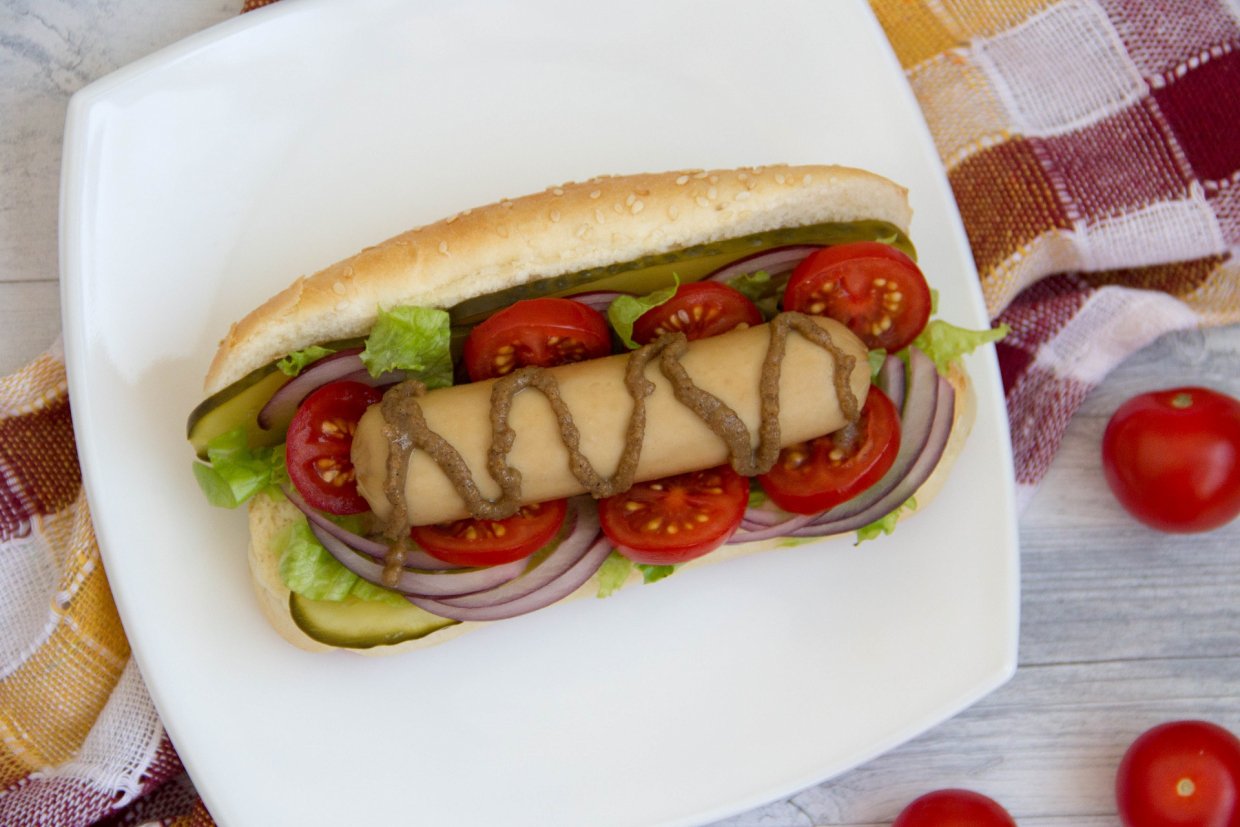 Хот-дог с маринованными огурчиками Хот-дог с маринованными огурчиками