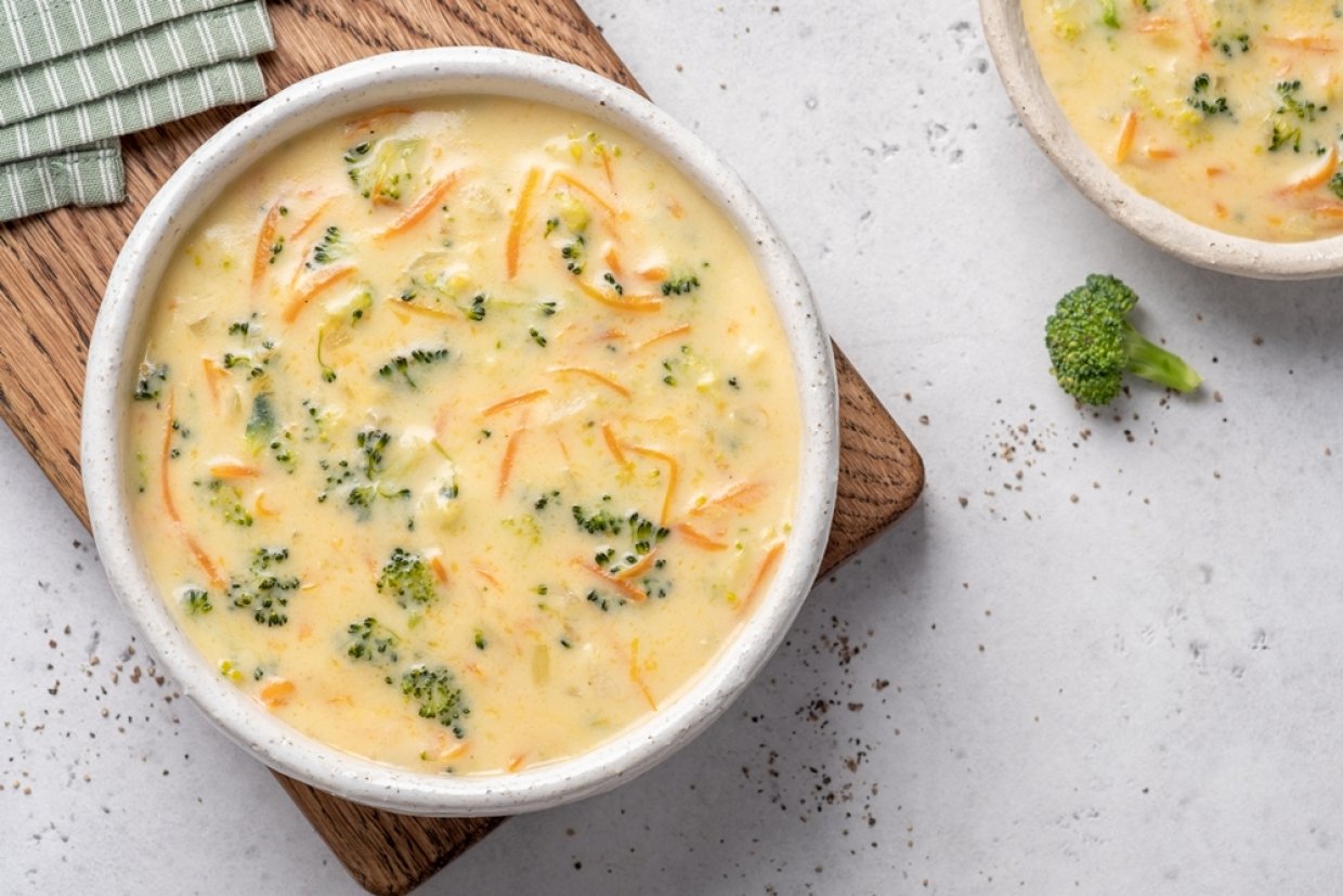 Сырный суп-пюре с брокколи и чеддером Сырный суп-пюре с брокколи и чеддером