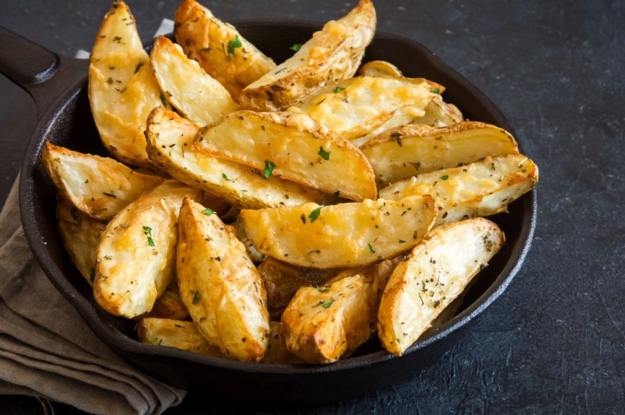 Картошка по-деревенски, запеченная с сыром Картошка по-деревенски, запеченная с сыром