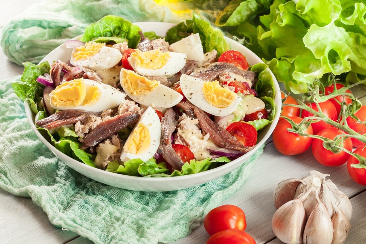 Салат с тунцом и анчоусами Салат с тунцом и анчоусами