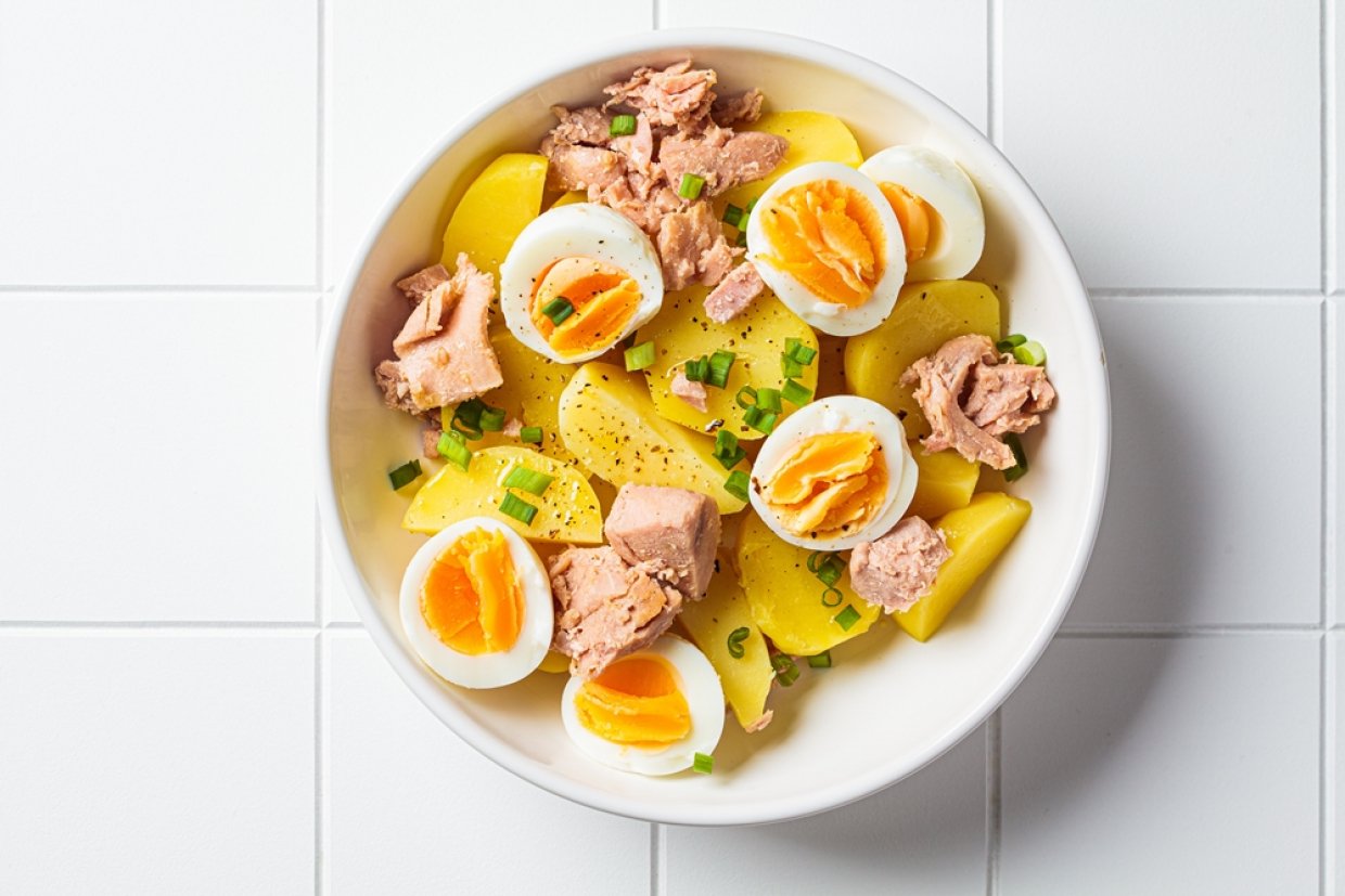 Салат с картофелем и тунцом Салат с картофелем и тунцом