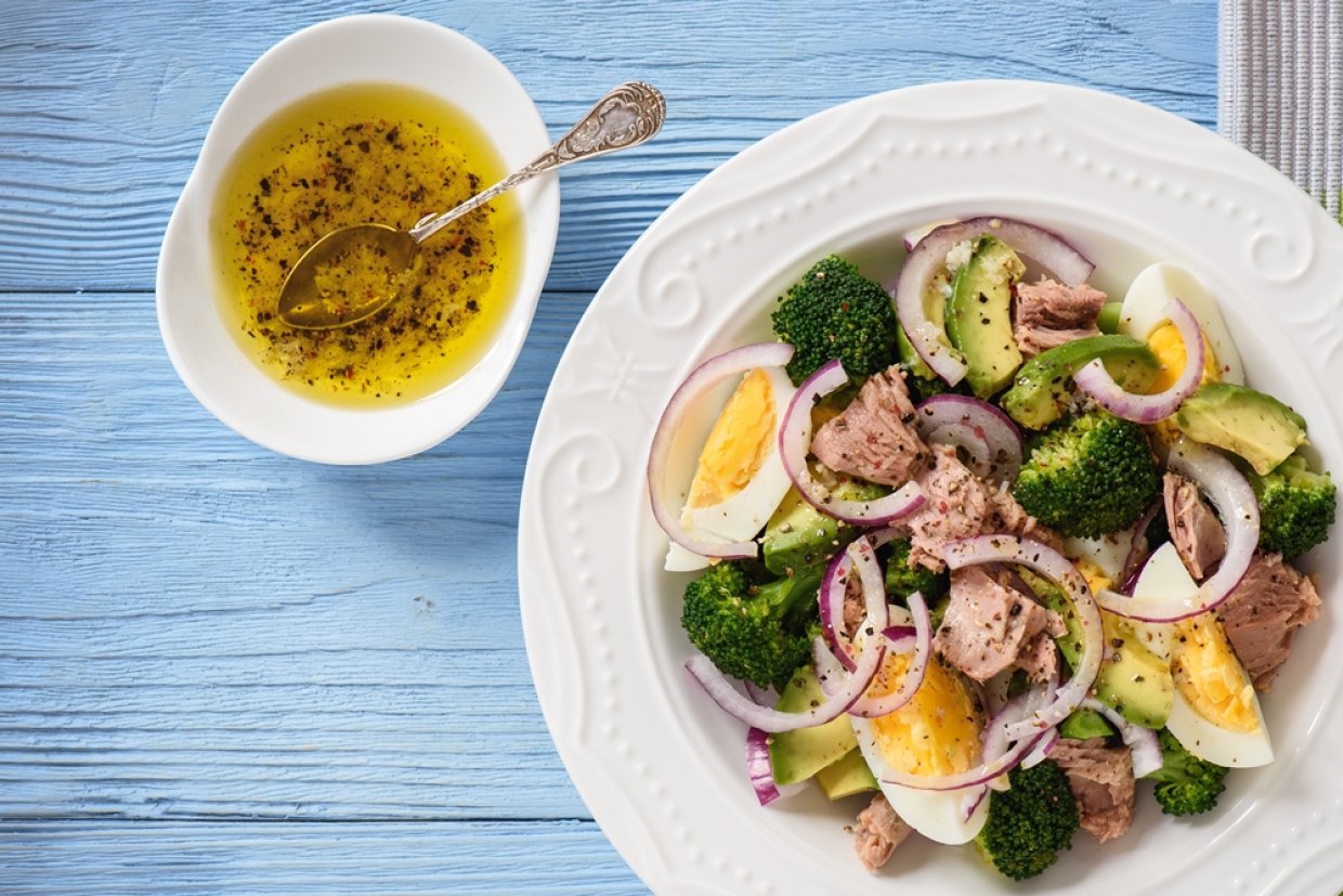 Салат с тунцом и брокколи Салат с тунцом и брокколи