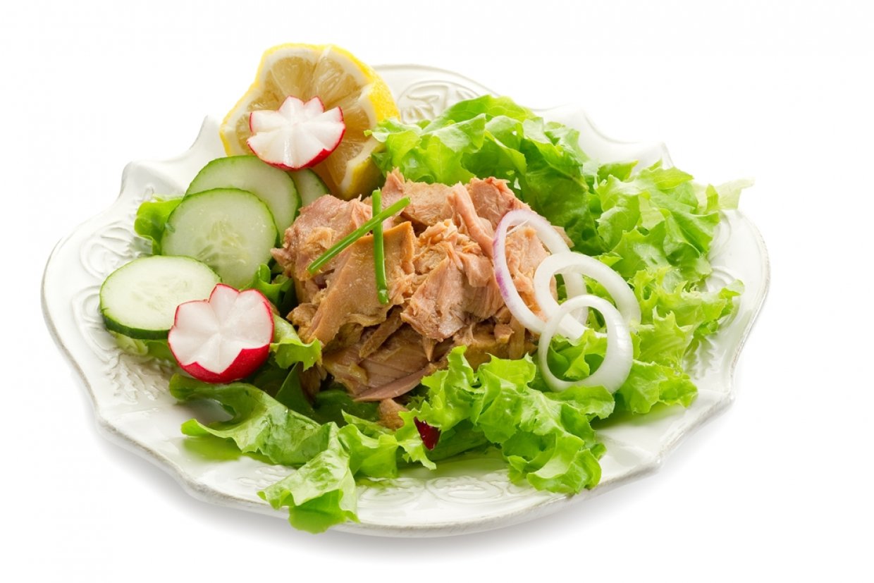 Салат с тунцом и редиской Салат с тунцом и редиской