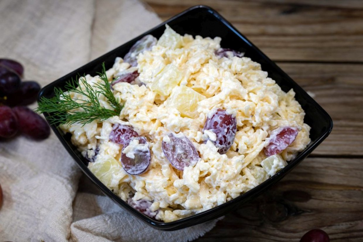 Салат с ананасом и плавленым сыром Салат с ананасом и плавленым сыром