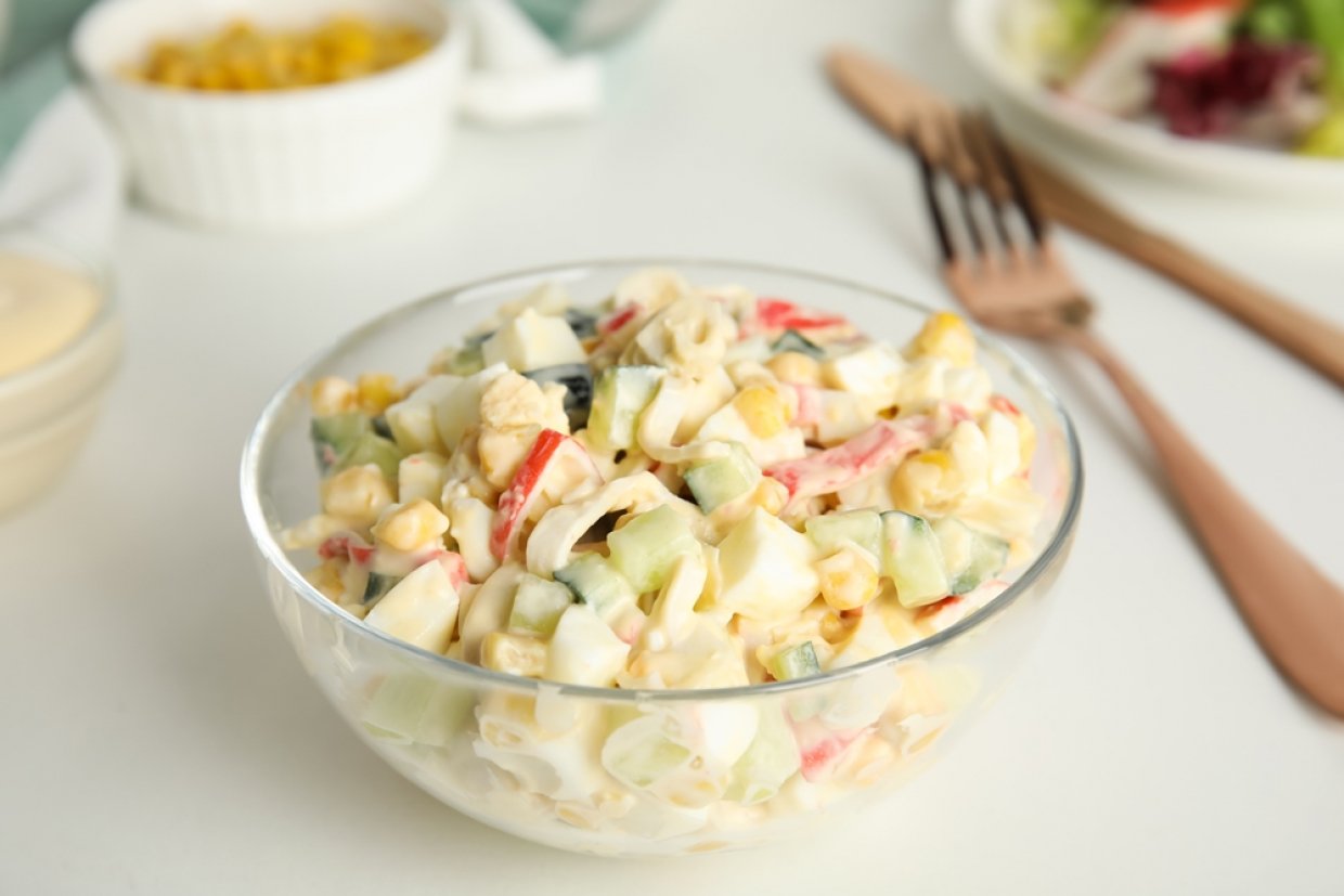 Крабовый салат с кальмарами Крабовый салат с кальмарами