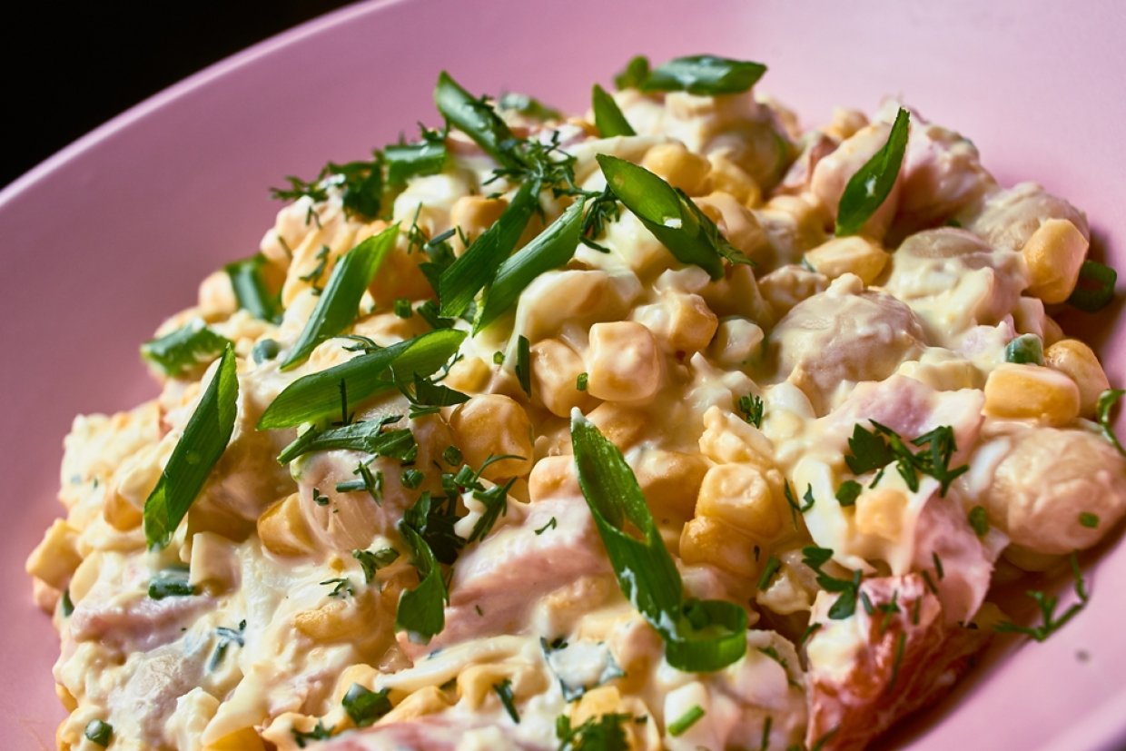 Салат с грибами и кукурузой Салат с грибами и кукурузой