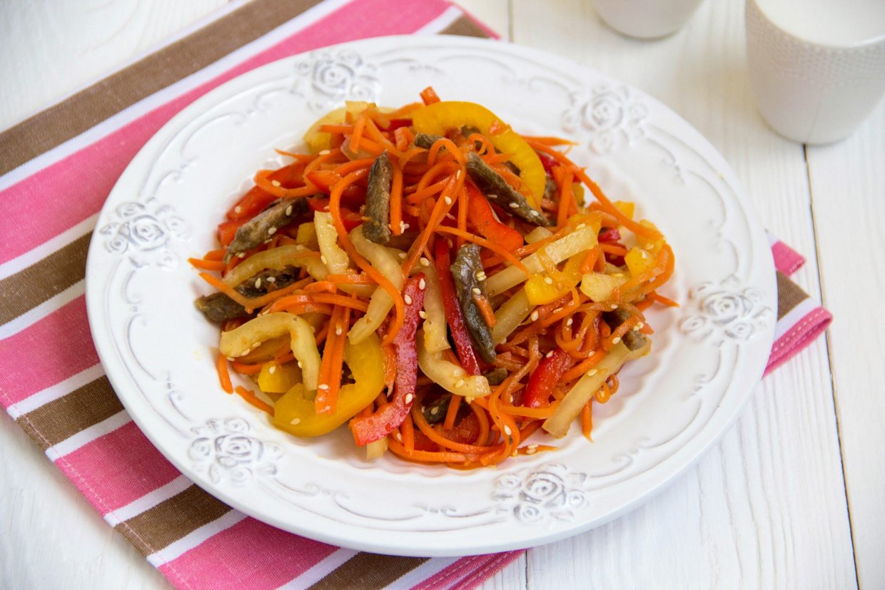 Салат из говядины, овощей и корейской морковки Салат из говядины, овощей и корейской морковки