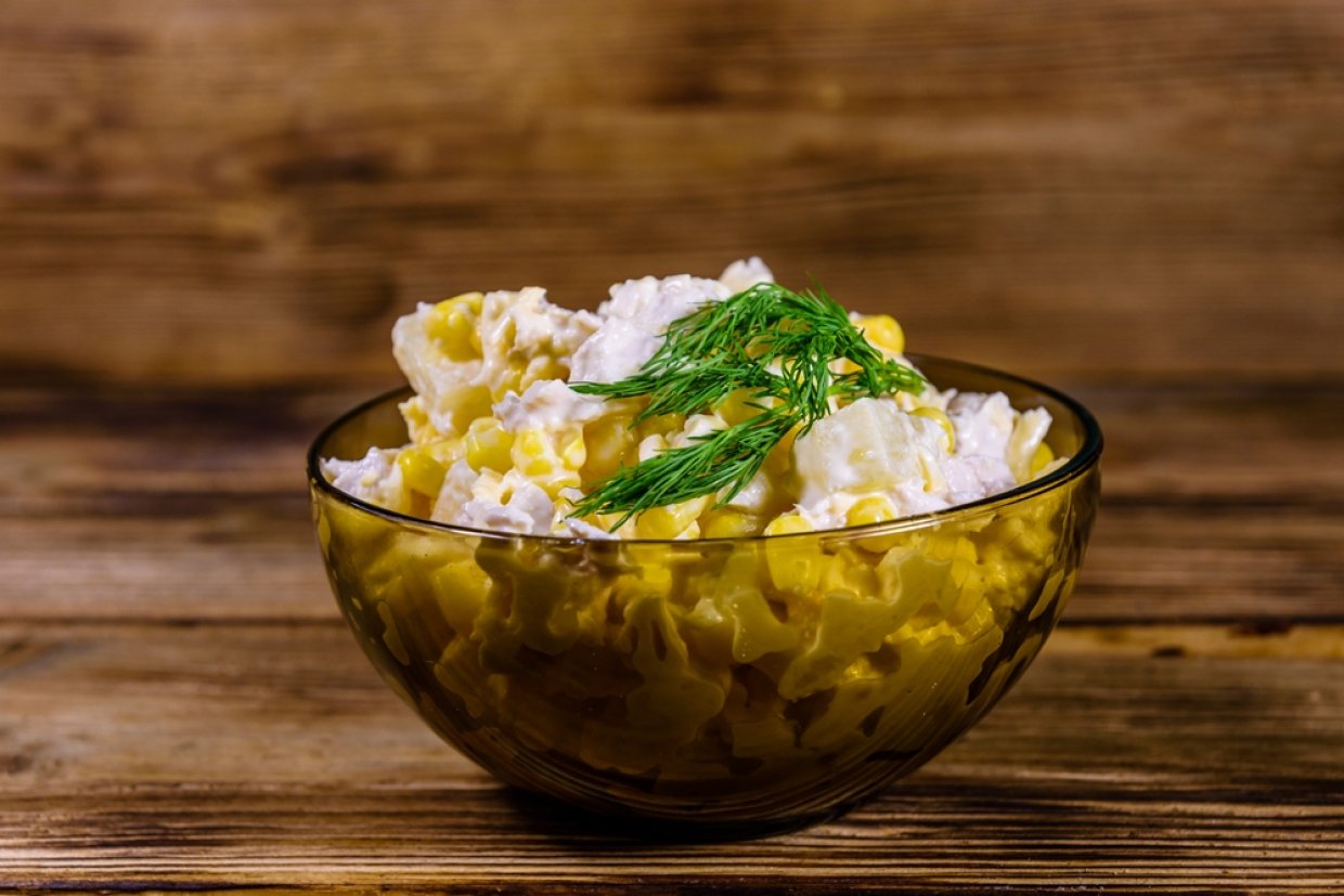 Салат с курицей, ананасом и йогуртом Салат с курицей, ананасом и йогуртом