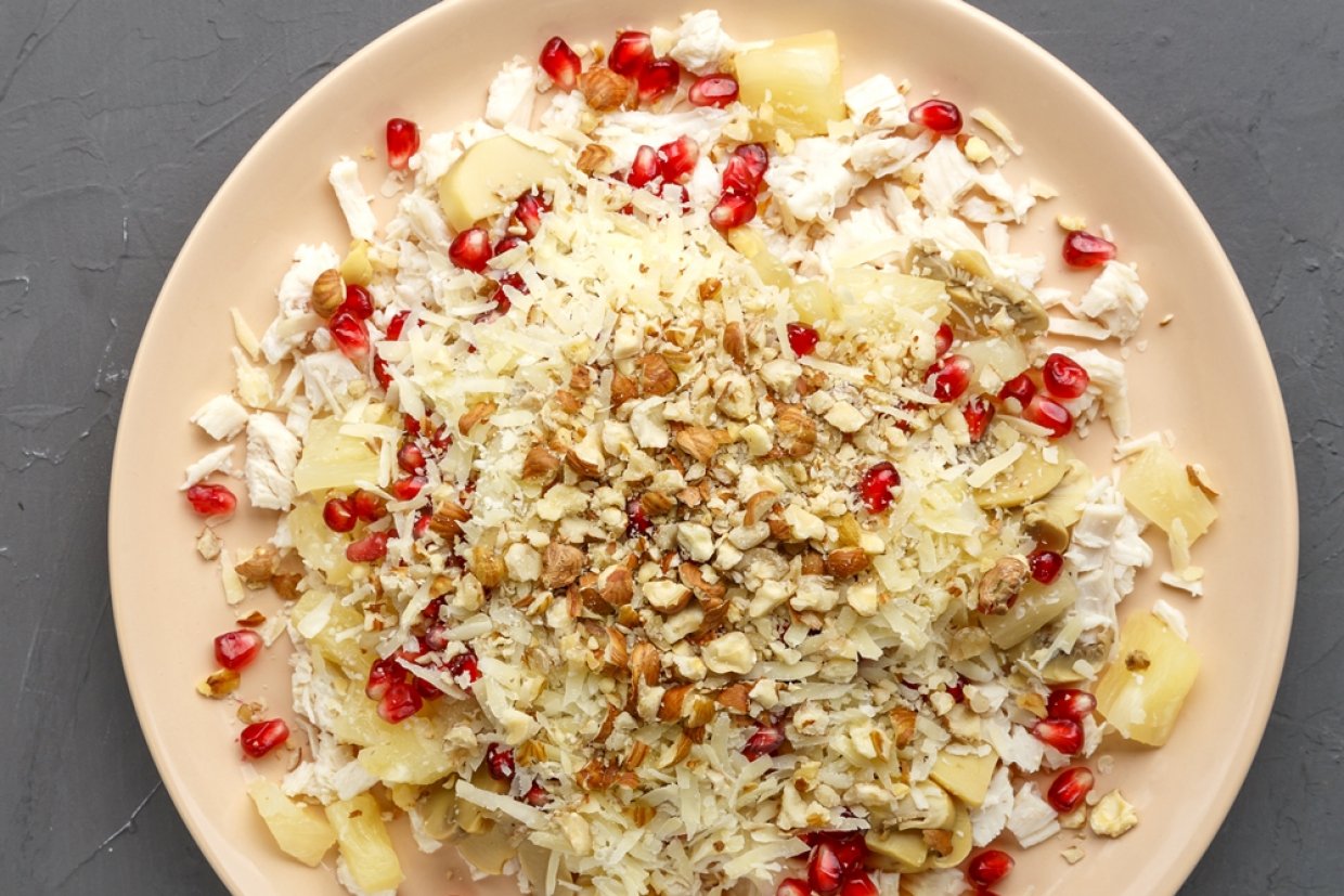 Салат с курицей и гранатом Салат с курицей и гранатом