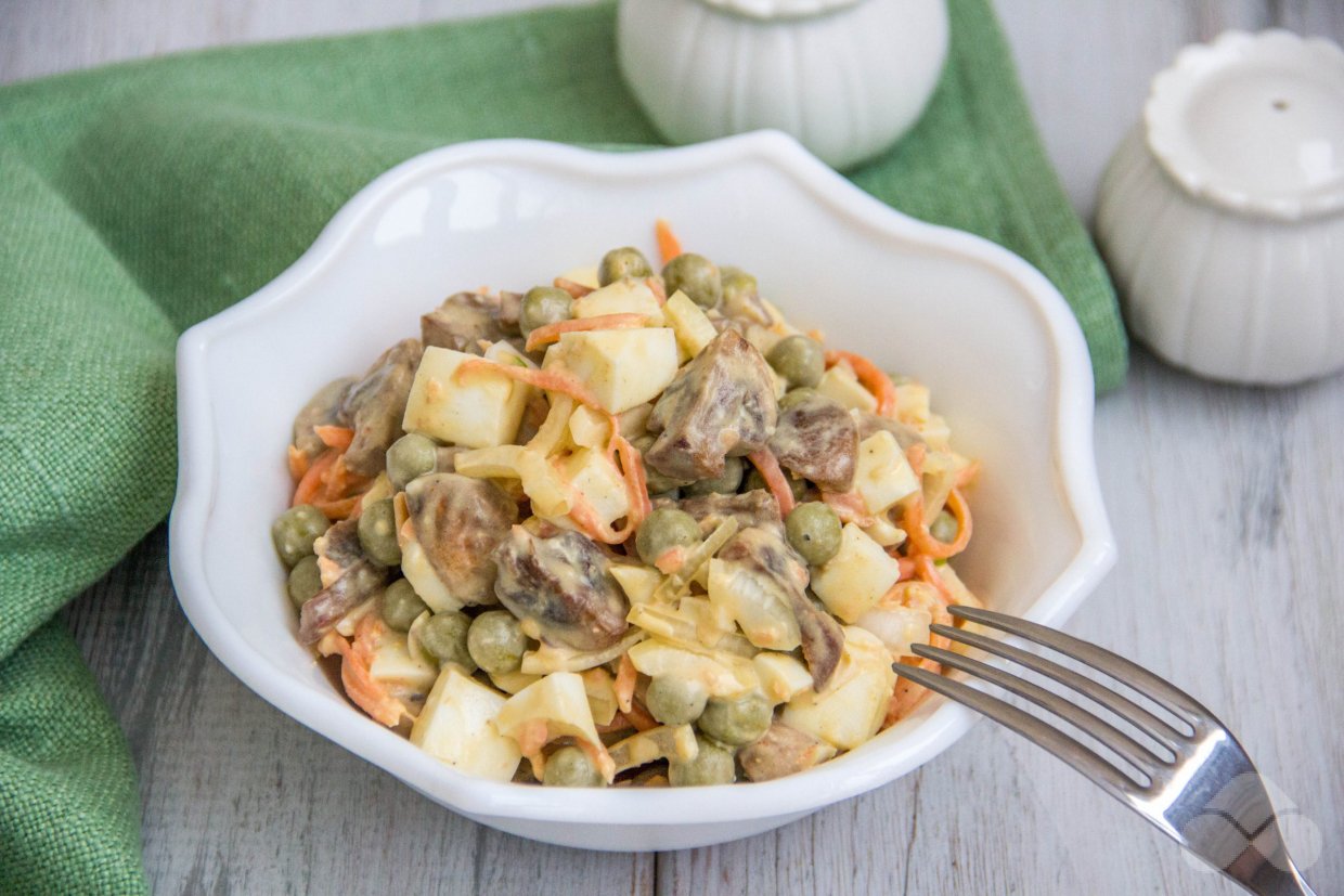 Салат с жареными грибами, яйцами и корейской морковью Салат с жареными грибами, яйцами и корейской морковью