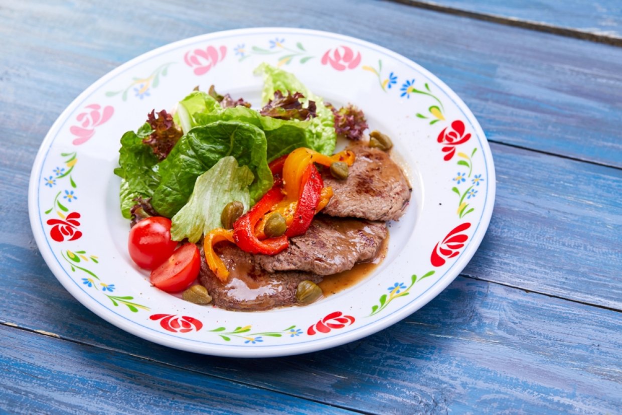 Салат с говядиной и каперсами Салат с говядиной и каперсами