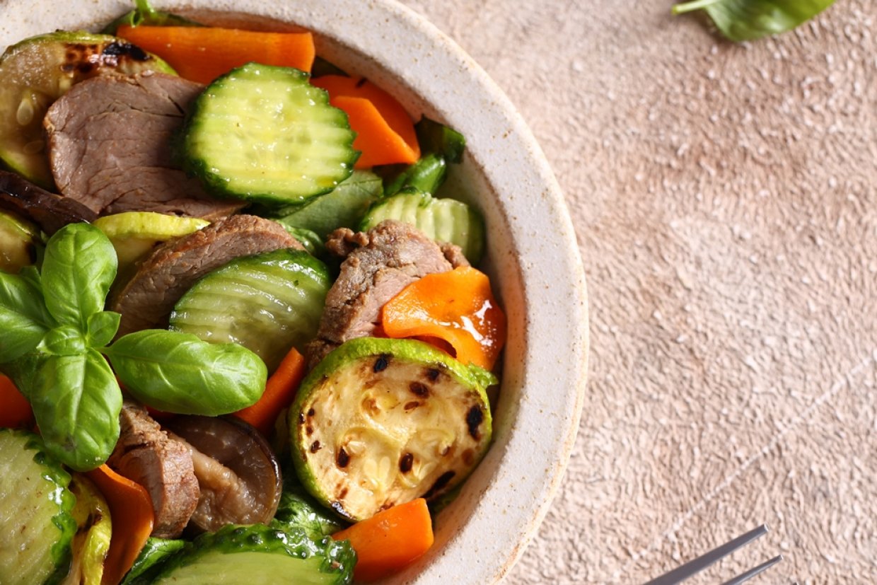 Салат с говядиной и кабачками Салат с говядиной и кабачками