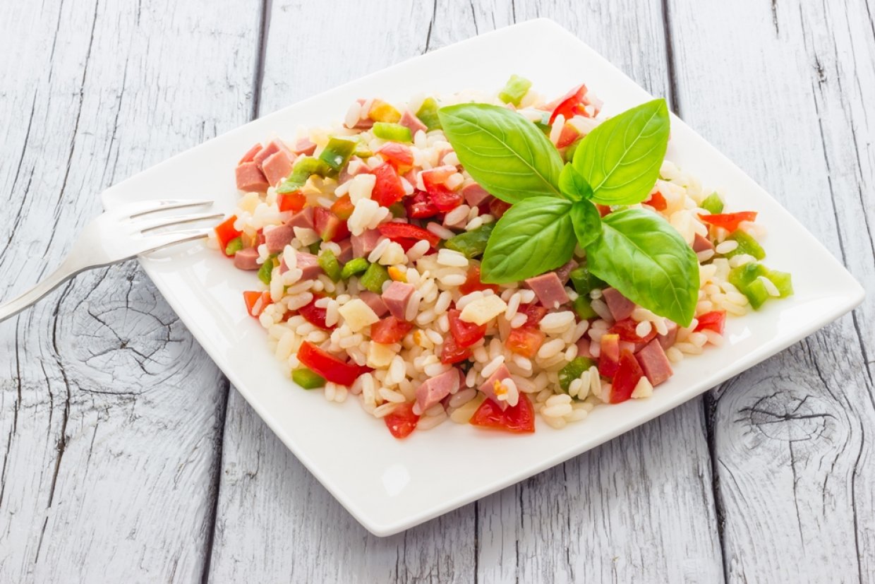 Салат с рисом и ветчиной Салат с рисом и ветчиной