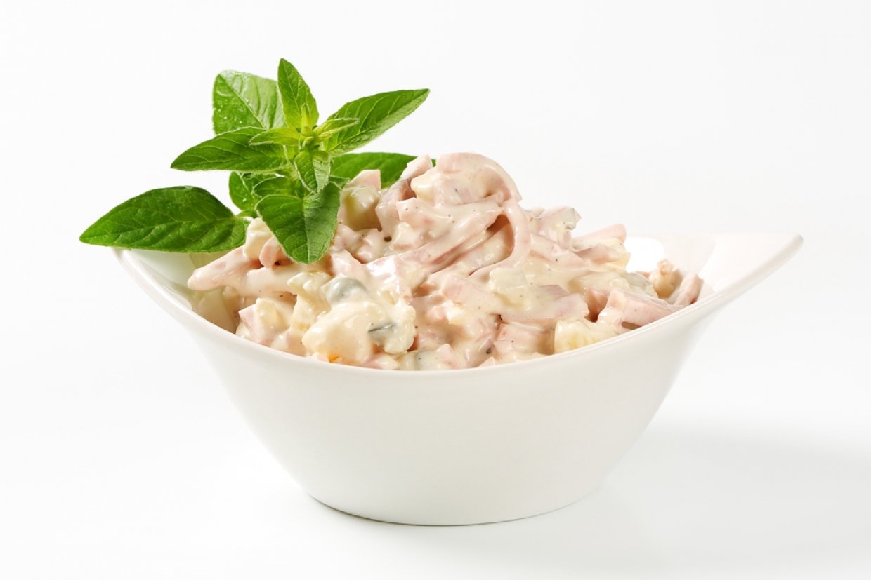 Салат с картошкой, ветчиной и сыром Салат с картошкой, ветчиной и сыром