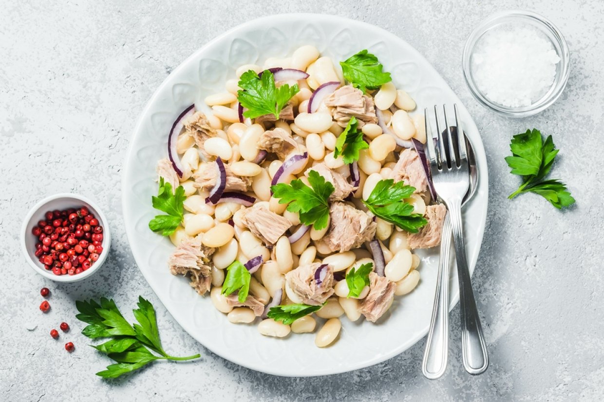 Салат с тунцом и белой фасолью Салат с тунцом и белой фасолью