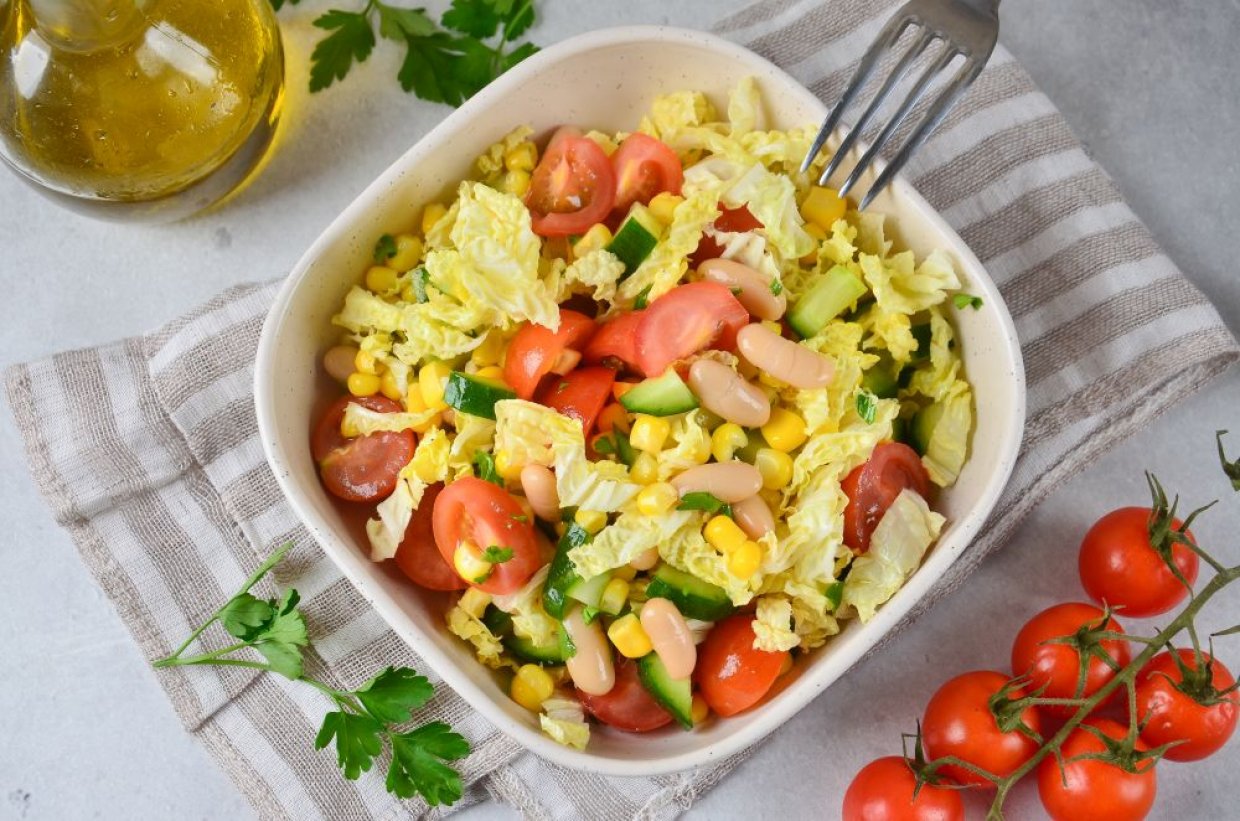 Салат с пекинской капустой и фасолью Салат с пекинской капустой и фасолью