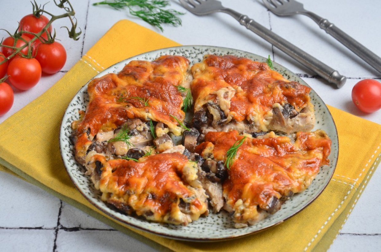 Куриные отбивные с грибами и сыром в духовке Куриные отбивные с грибами и сыром в духовке