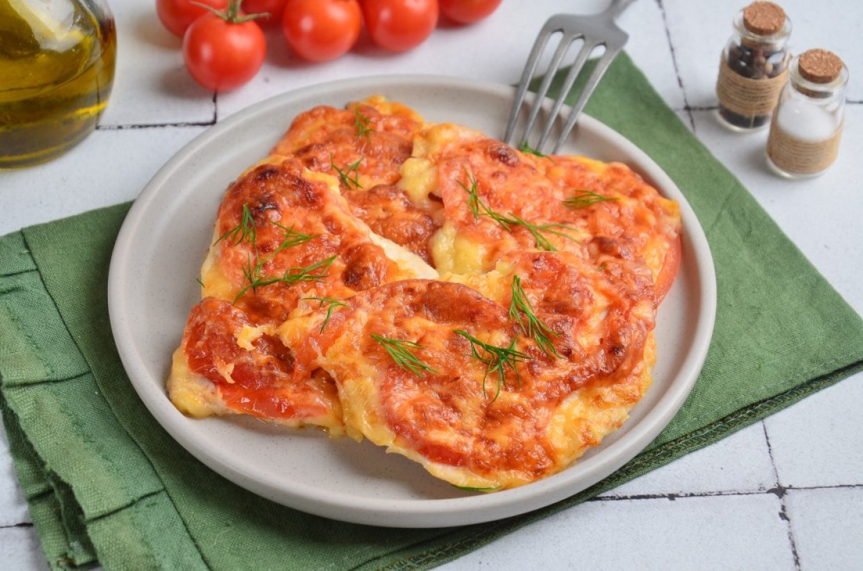 Куриные отбивные с помидорами и сыром в духовке Куриные отбивные с помидорами и сыром в духовке